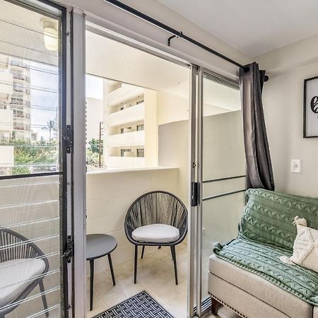 Bright & Cozy Condo Unit With Balcony! Honolulu Exterior photo