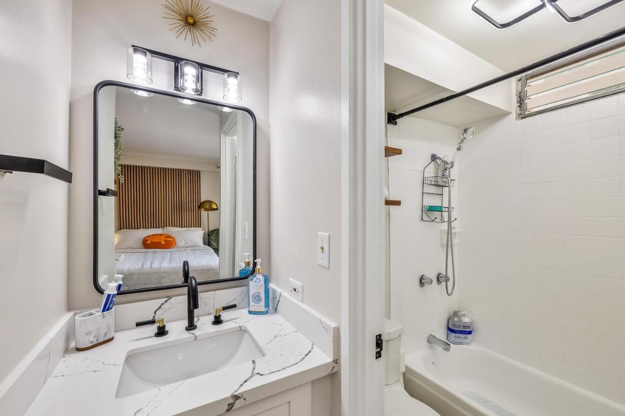 Bright & Cozy Condo Unit With Balcony! Honolulu Exterior photo